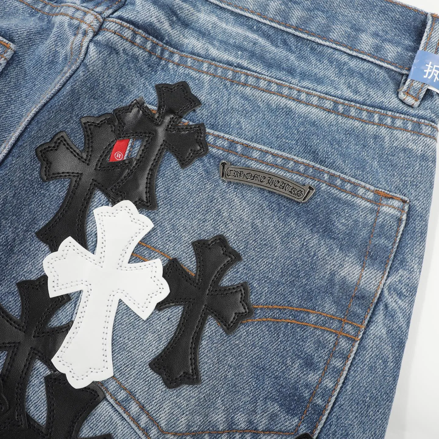P320 Chrome Heart Blue Ox King Graffiti Multi-Color Leather Jeans [Same Style as L*Xiang] Chrome Heart Blue Ox King Graffiti Multi-Color Leather Jeans are the “king of the market” in the fashion industry! Made of high-quality denim and processed through complex washing processes, the distressed effect is super unique. The multi-color leather and graffiti design bring out the cool street genes of Crowe. Each pair of pants is unique, and you can directly transform into a street trend ICON when you put it on. The matching method is super cool: High street style: Pair it with a black hooded sweatshirt, thick-soled boots, and stacked silver chains. When you go to the stage or on the street, you will have an aura of 2.8 meters. You can slay at concerts and out on the street. Mix and match trendy styles: wear a suit jacket + canvas shoes for boys, and wear a short crop top + dad shoes for girls. Mix and match to create a sense of contrast, full of fashion sense, and the hair tie will get likes in seconds when taking photos. Couples share the same style: one pair with each other, the boy wears a solid color T + sneakers, the girl wears a short top + sneakers, they are the most eye-catching trendy couple when they go out, and they keep turning heads! No matter what your style is, these pants can help you grasp the essence of the trend. It is a must-have for trendy players. You will look the most beautiful on the street when you put it on! Size: 28/30/32/34/36 Waist: 70/75/80/85/90 Pants length: 102/104/106/108/110